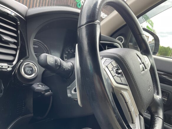 2018 Mitsubishi Outlander PHEV III Рестайлинг 2, коричневый, 3199000 рублей - вид 14