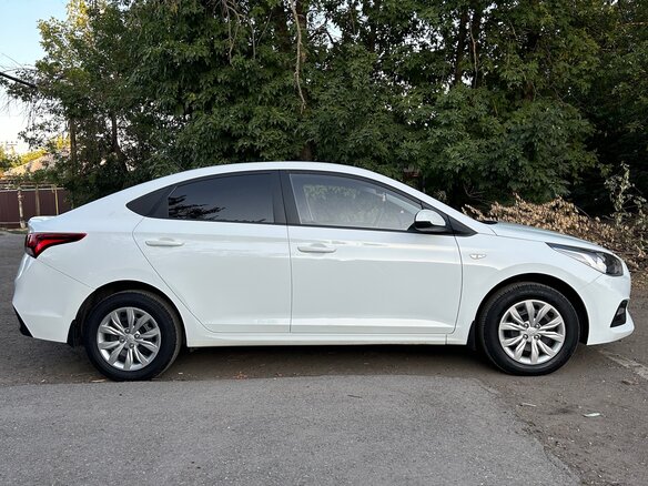 2017 Hyundai Solaris II, белый, 1270000 рублей - вид 6