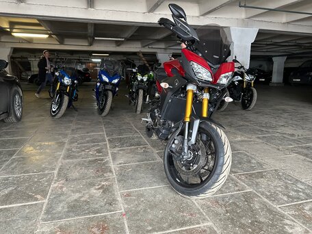 2016 Yamaha MT-09 Tracer (FJ-09), красный, 860000 рублей, вид 2