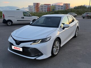 2018 Toyota Camry VIII (XV70), белый, 2250000 рублей, вид 1