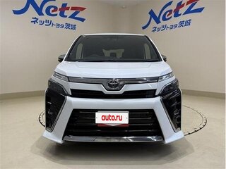 2021 Toyota Voxy III (R80) Рестайлинг, белый, 1713009 рублей, вид 1