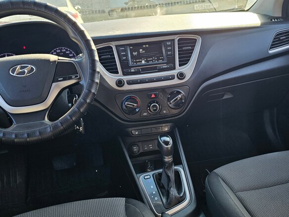 2017 Hyundai Solaris II, белый, 530000 рублей - вид 5