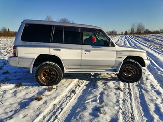 1998 Mitsubishi Pajero II Рестайлинг, серебристый, 800000 рублей, вид 4