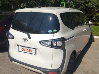 2020 Toyota Sienta II Рестайлинг, белый, 1700000 рублей, вид 2