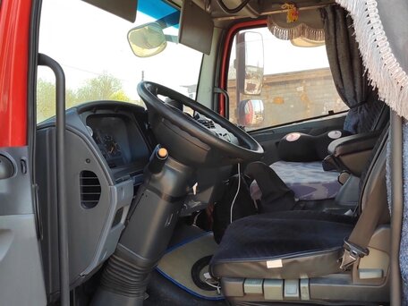 2010 Mercedes-Benz Atego, красный, 3300000 рублей, вид 2