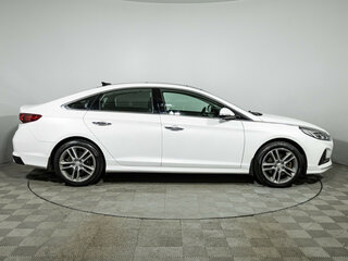 2017 Hyundai Sonata VII (LF) Рестайлинг, белый, 1749000 рублей, вид 4
