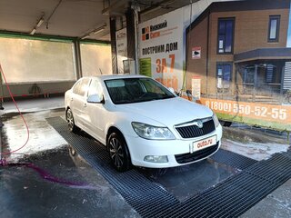 2012 Skoda Octavia II (A5) Рестайлинг, белый, 950000 рублей, вид 4