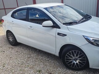 2015 Kia Rio III Рестайлинг, белый, 900000 рублей, вид 2