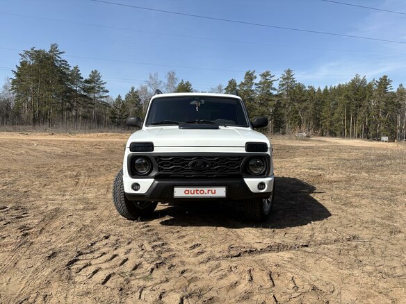 2013 Lada (ВАЗ) 2121 (4x4) I Рестайлинг, белый, 500000 рублей