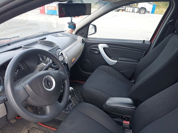 2010 Renault Logan I Рестайлинг, красный, 430000 рублей - вид 5