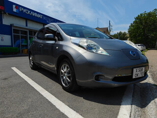 2013 Nissan Leaf (EM57) I (ZE0/AZE0), серый, 1450000 рублей, вид 3