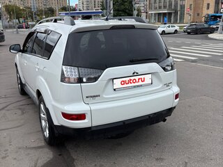 2012 Mitsubishi Outlander II Рестайлинг, белый, 1350000 рублей, вид 5
