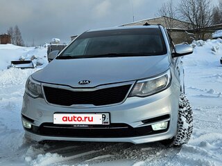 2015 Kia Rio III Рестайлинг, серебристый, 550000 рублей, вид 5