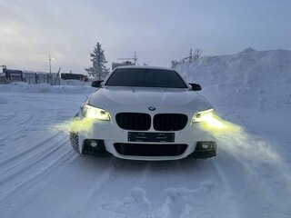 2013 BMW 5 серии 528i xDrive VI (F10/F11/F07) Рестайлинг, белый, 2500000 рублей, вид 3
