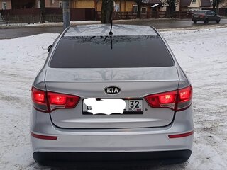 2015 Kia Rio III Рестайлинг, серебристый, 800000 рублей, вид 5