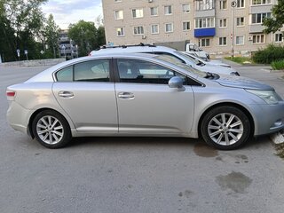 2011 Toyota Avensis III Рестайлинг, серебристый, 1500000 рублей, вид 2