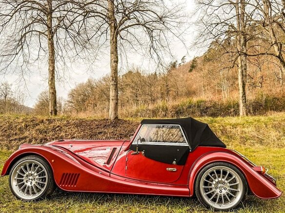 2022 Morgan Plus Six, красный - вид 5