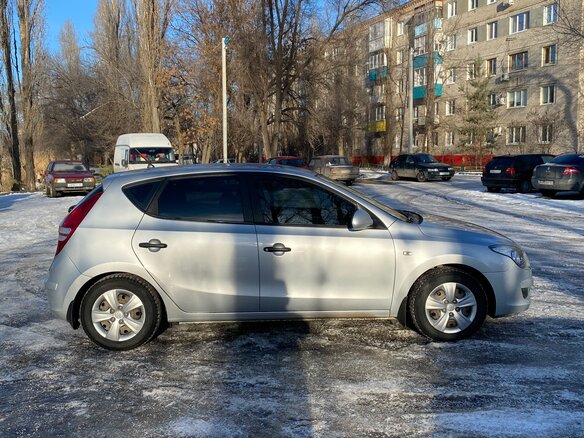 2010 Hyundai i30 I, серебристый, 890000 рублей - вид 4