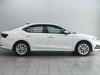 2021 Skoda Octavia IV (A8), белый, 2370000 рублей, вид 4
