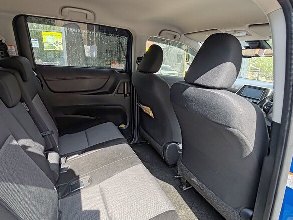 2018 Toyota Sienta II Рестайлинг, синий, 1600000 рублей - вид 13