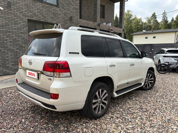 2016 Toyota Land Cruiser 200 Series Рестайлинг 2, белый - вид 3