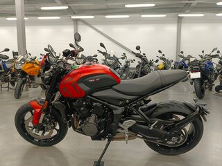 2023 Triumph Trident 660, оранжевый, 850000 рублей, вид 4