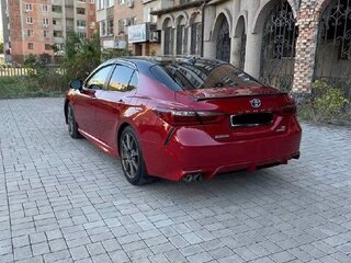 2020 Toyota Camry US Market VIII (XV70), красный, 3000000 рублей, вид 2