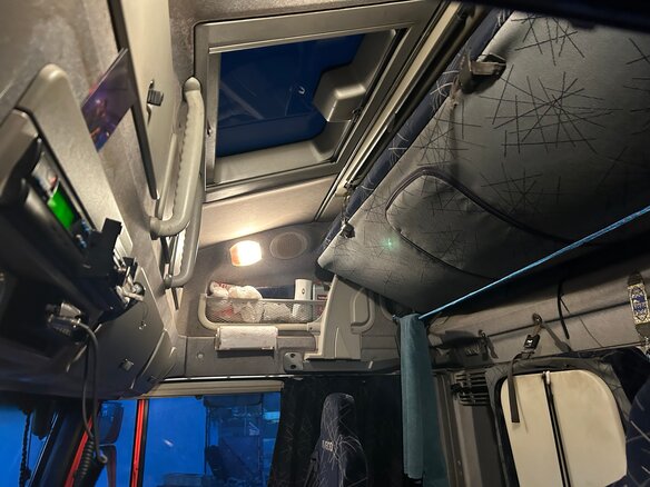 2002 Iveco Stralis, красный, 1000000 рублей - вид 8