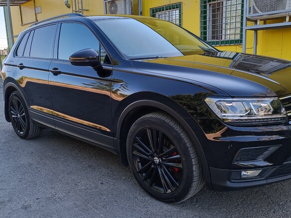 2019 Volkswagen Tiguan II, чёрный, 2650000 рублей - вид 4