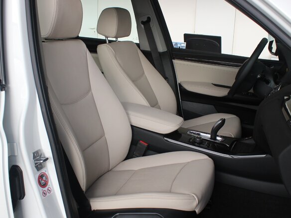 2015 BMW X3 28i xDrive II (F25) Рестайлинг, белый - вид 6