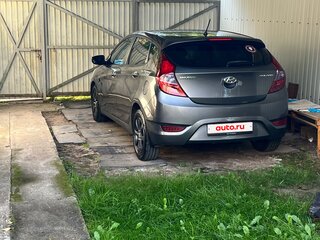 2013 Hyundai Solaris I, серый, 700000 рублей, вид 4