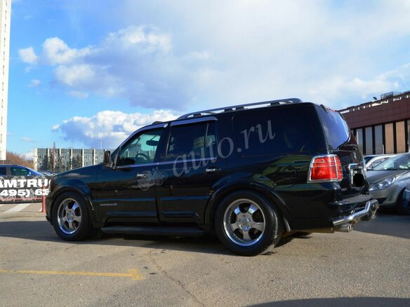 2004 Lincoln Navigator 6-speed II, чёрный - вид 1