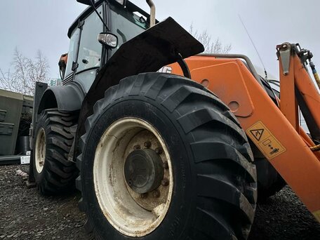 2021 UMG TLB935, красный, 5555555 рублей, вид 1
