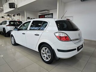 2006 Opel Astra H, белый, 545000 рублей, вид 3