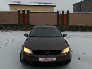 2014 Volkswagen Jetta VI Рестайлинг, коричневый, 800000 рублей, вид 3