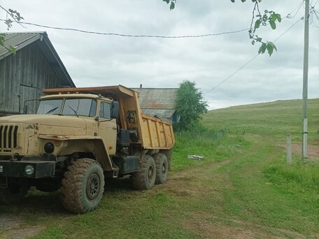 2004 Урал 5557, бежевый, 1650000 рублей, вид 1