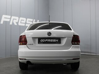 2016 Volkswagen Polo V Рестайлинг, белый, 820000 рублей, вид 4