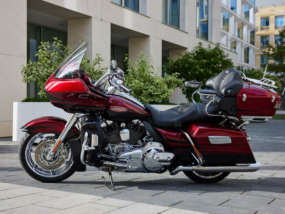 2011 Harley-Davidson CVO Road Glide, красный, 1400000 рублей - вид 16