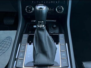 2021 Skoda Superb III Рестайлинг, белый, 4200000 рублей, вид 3