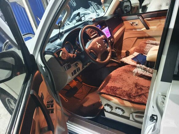 2007 Mitsubishi Pajero IV, белый - вид 5
