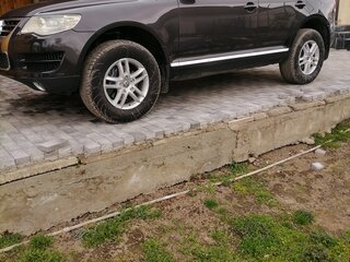 2008 Volkswagen Touareg I Рестайлинг, чёрный, 1330001 рублей, вид 2