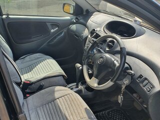 2002 Toyota Vitz I (P10), чёрный, 280000 рублей, вид 5