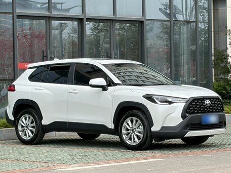 2025 Toyota Corolla Cross I Рестайлинг, белый, 2790000 рублей, вид 2