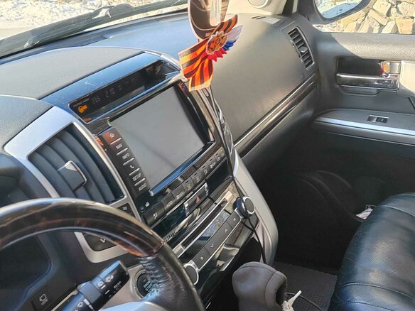 2013 Toyota Land Cruiser 200 Series Рестайлинг 1, белый, 3500000 рублей - вид 12