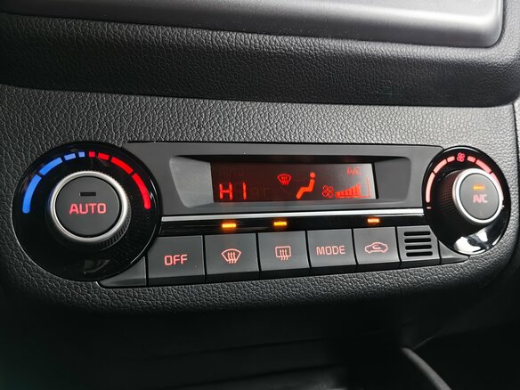 2015 Kia Rio III Рестайлинг, чёрный, 999000 рублей - вид 17
