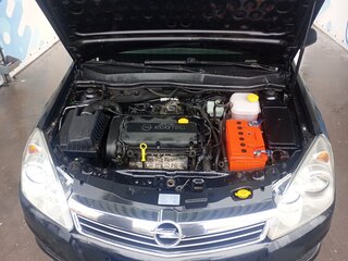 2010 Opel Astra H Рестайлинг, чёрный, 600000 рублей, вид 1