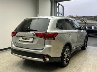2018 Mitsubishi Outlander III Рестайлинг 2, серебристый, 1855000 рублей, вид 4