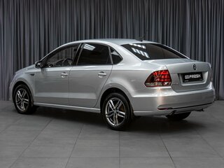 2018 Volkswagen Polo V Рестайлинг, серебристый, 1339000 рублей, вид 2