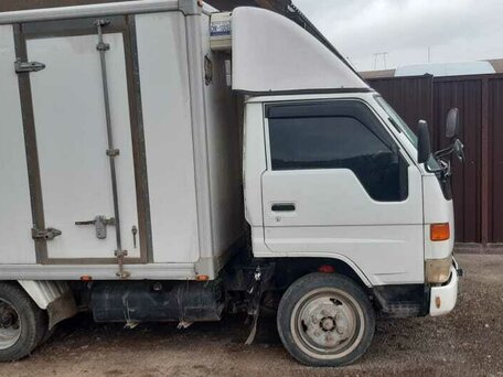 1998 Toyota Dyna, белый, 1200000 рублей, вид 1