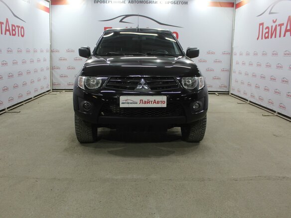 2013 Mitsubishi L200 IV, чёрный - вид 4